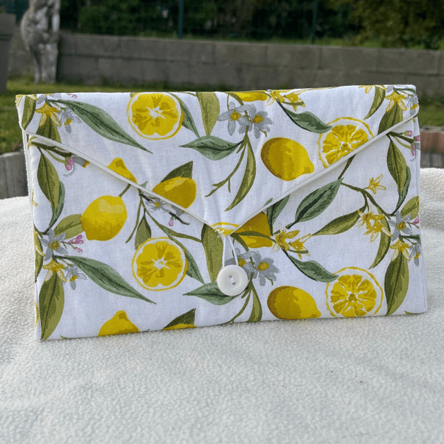 Pochette à livre de poche