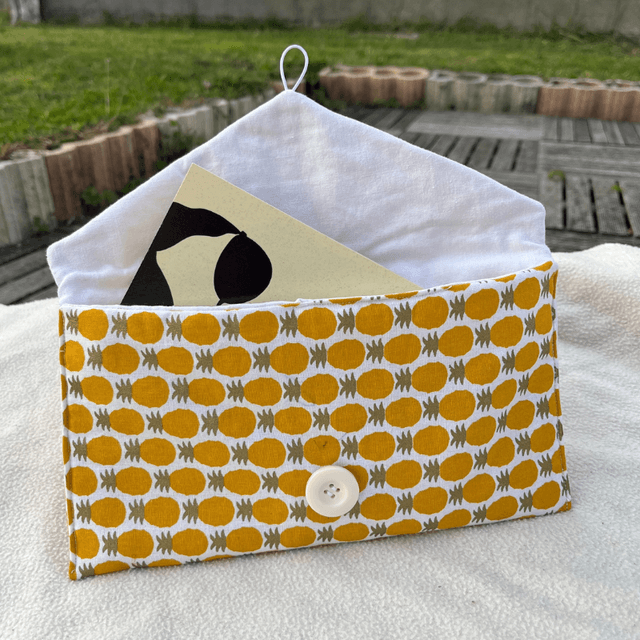 Pochette à livre de poche