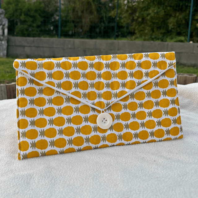 Pochette à livre de poche
